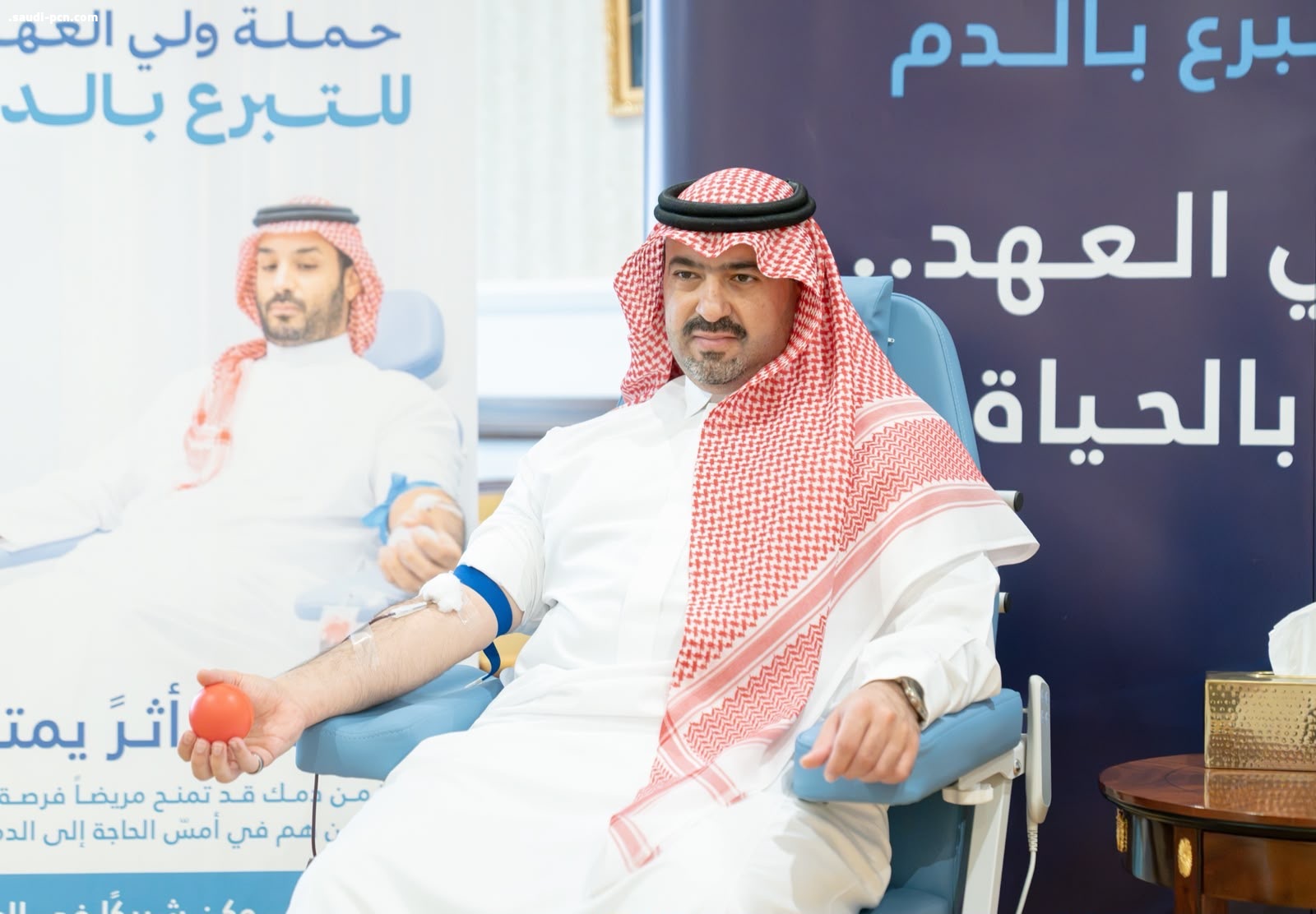 نائب أمير تبوك يشارك في الحملة الوطنية التي أطلقها سمو ولي العهد للتبرع بالدم 