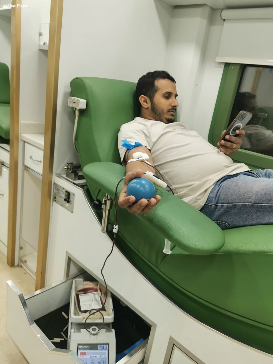 مستشفى العارضة العام ينظم حملة للتبرع بالدم في حديقة الاسكان