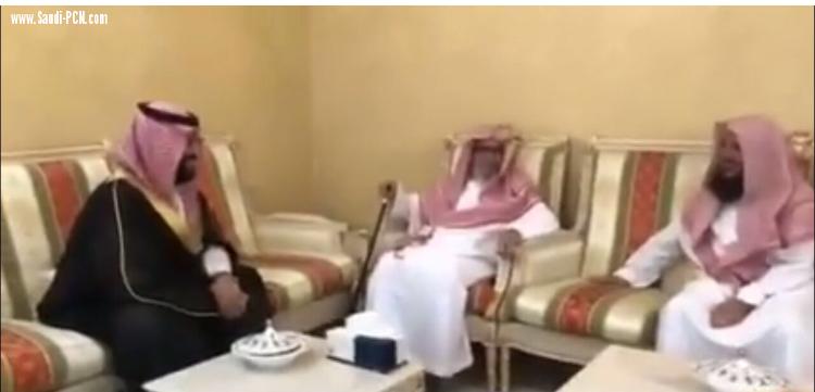 ولي العهد يزور الشيخ صالح الفوزان في منزله للاطمئنان على صحته فيديو