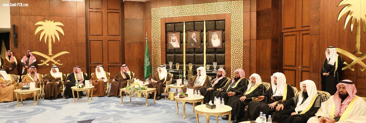 الأمير سعود بن نايف يستقبل منسوبي الأحوال المدنية في المنطقة الشرقية بمجلس الإمارة الأسبوعي 