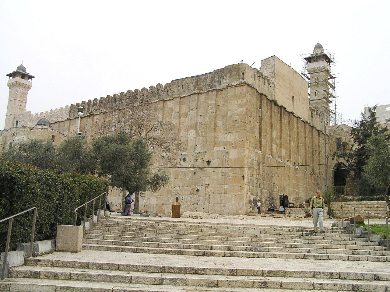 اليونسكو يدرج المدينة القديمة في الخليل والحرم الابراهيمي الشريف على لائحتها للتراث العالمي لحفظها من الاستيطان الاسرائيلي