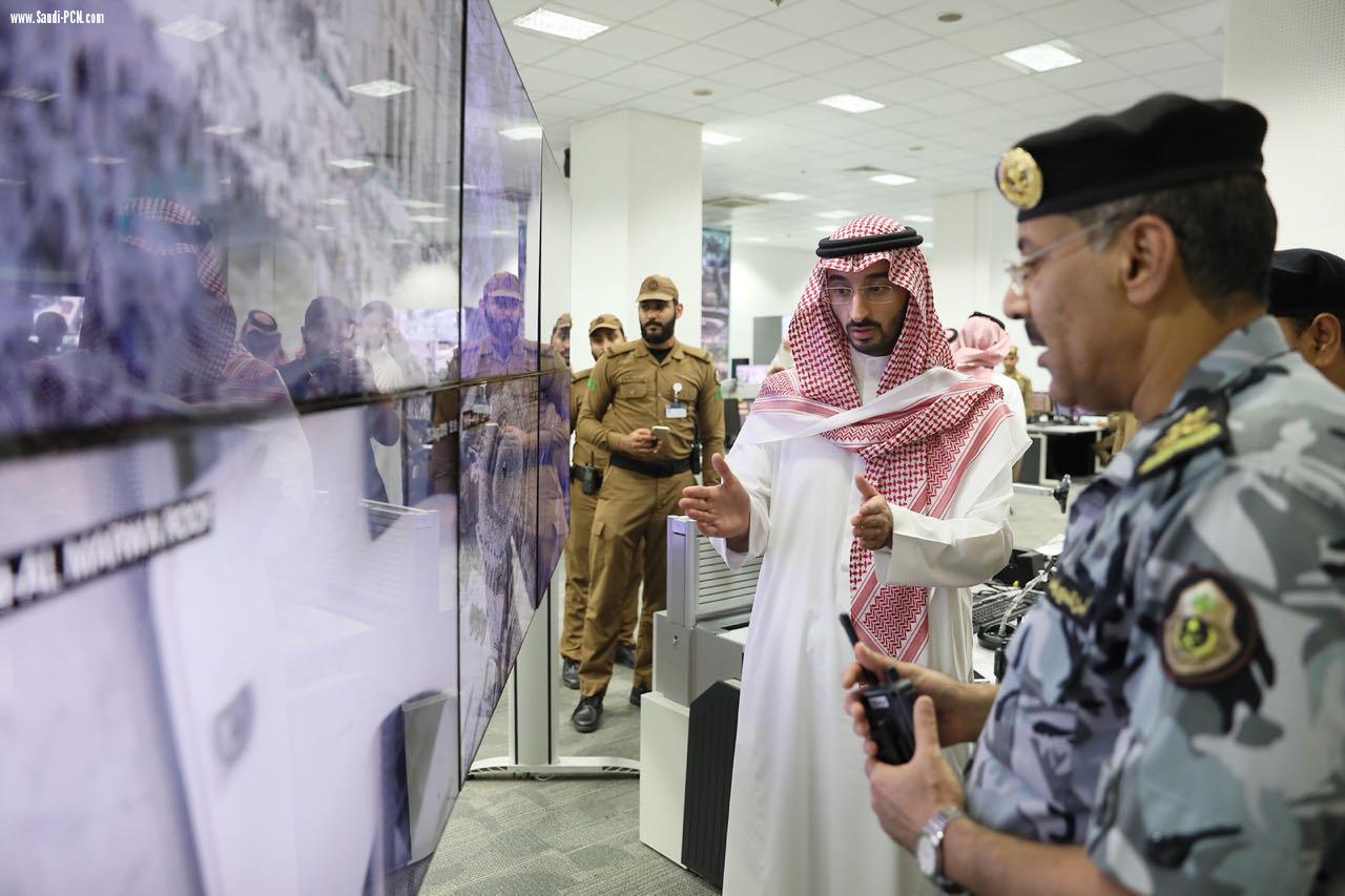 نائب أمير مكة يتابع حركة ضيوف الرحمن المتعجلين من داخل غرفة العمليات بالمسجد الحرام 
