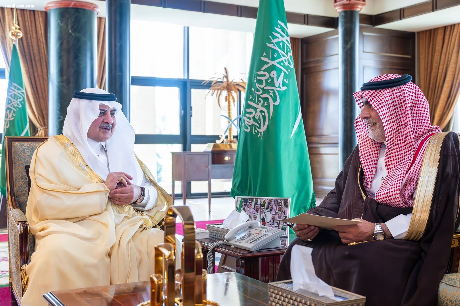 أمير تبوك يستقبل مدير التعليم ويطلع على سير الاختبارات بالمنطقة   