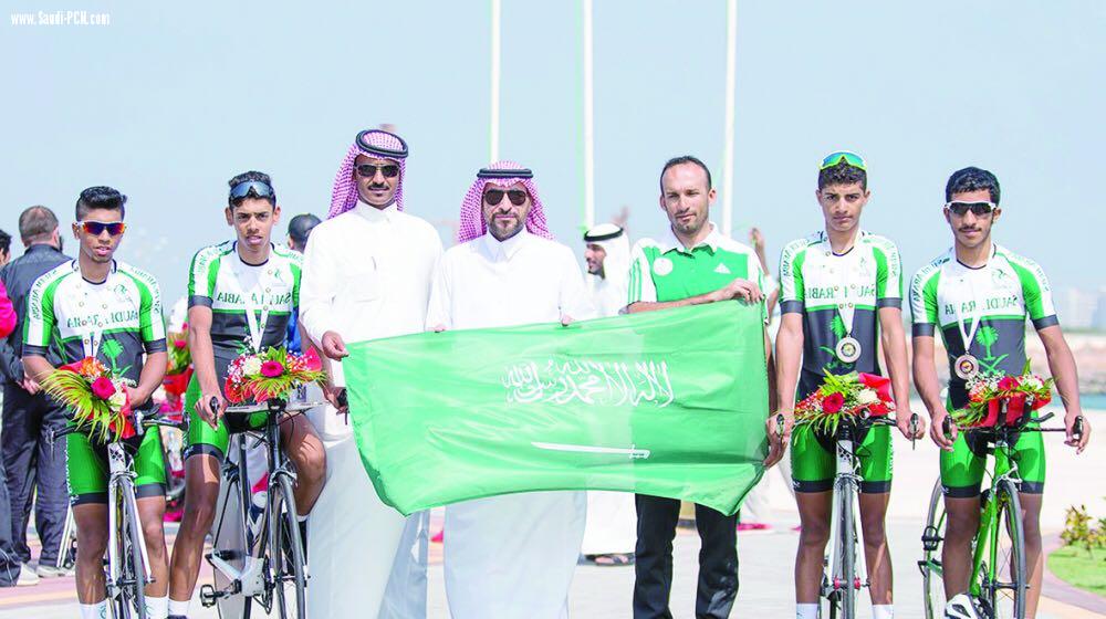 تركي آل الشيخ يهنئ لاعبي منتخب الدراجات ويكافهم بـ200 ألف ريال لكل لاعب
