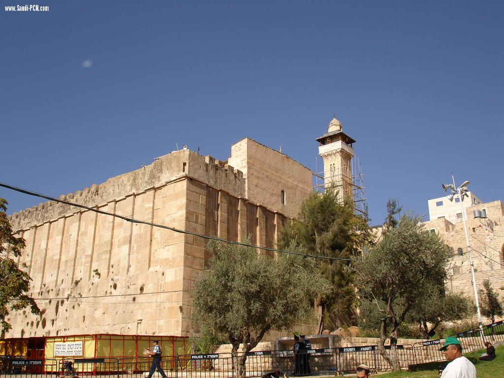 اليونسكو يدرج المدينة القديمة في الخليل والحرم الابراهيمي الشريف على لائحتها للتراث العالمي لحفظها من الاستيطان الاسرائيلي