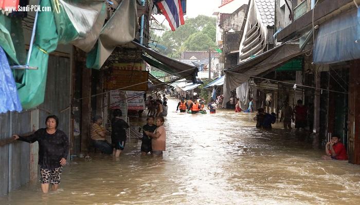 مصرع خمسة أشخاص وتشرد أكثر من 20 ألف أسرة جراء سيول تجتاح تايلاند