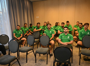 الشرجي يقدّم محاضرة نوعية للاعبي منتخب الشباب