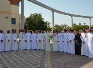 طلاب بن فيصل يقومون بزيارة ميدانية لمشاريع مملكة البحرين