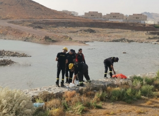 سقوط طفلتين سعوديتين بمستنقع مياه بطريق المطار