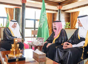 أمير تبوك يستقبل رئيس المجلس التأسيسي للقطاع الشمالي الصحي والرئيس التنفيذي لتجمع تبوك الصحي  