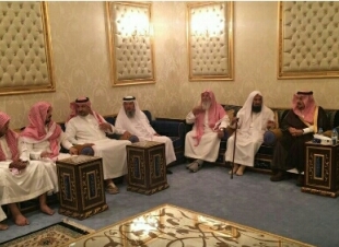 أمير الرياض يعزي أسرة آل حزيم الدوسري في المتوفين بالحريق داخل منزلهم