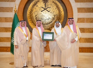 نائب أمير منطقة مكة يتسلم من وزير الصحة شهادة اعتماد مدينة جدة مدينة صحية