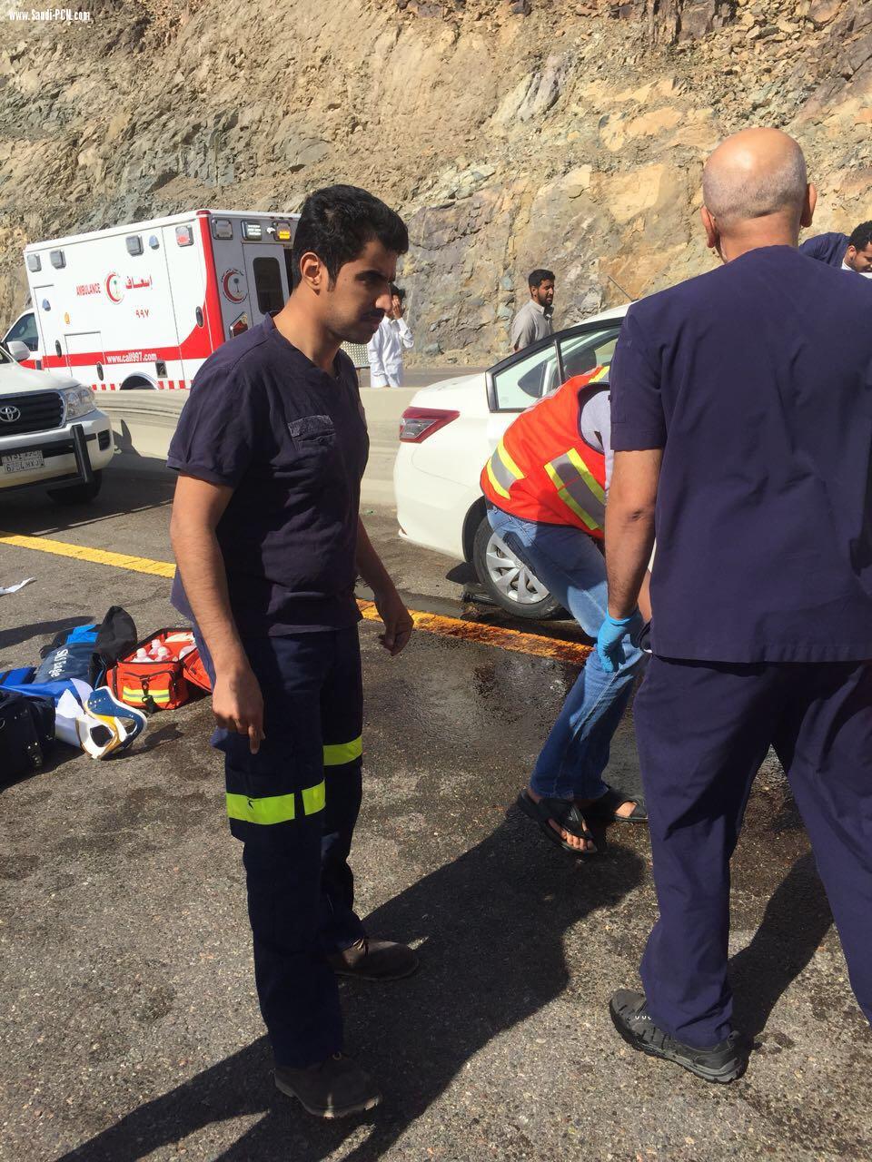 متطوعو الهلال الأحمر بالمدينة يثبتون جدارتهم عند التعامل مع حادث مروري اليوم