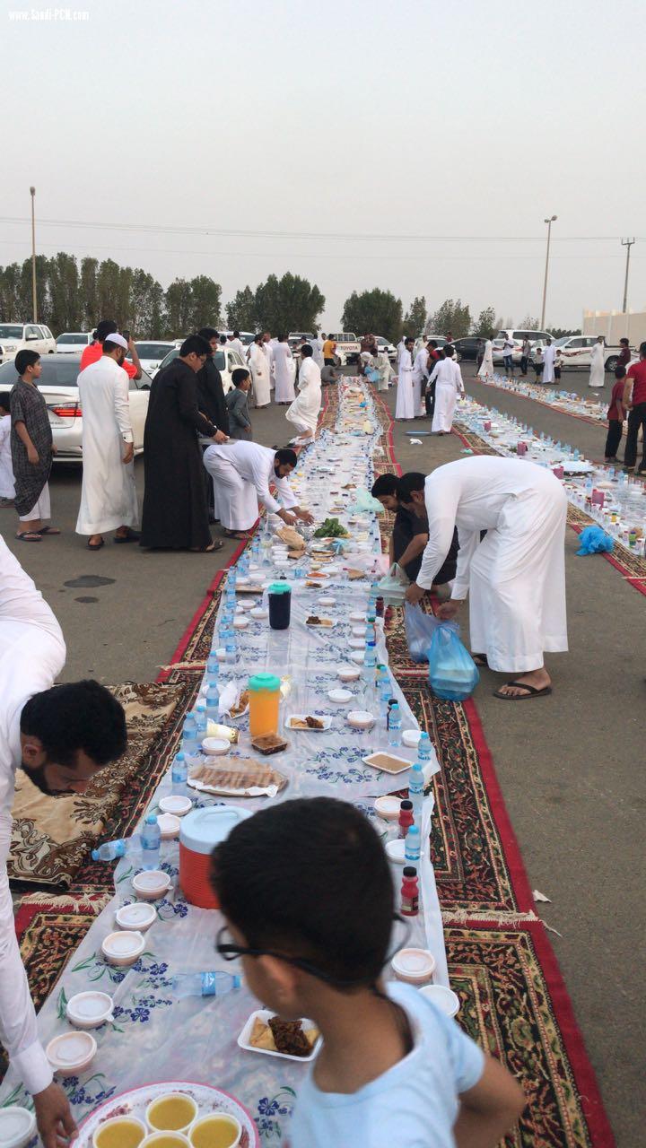 بحضور شيخ الفواده أسرة الشهيد الفود تقيم إفطار جماعي على نية ابنهم الشهيد 