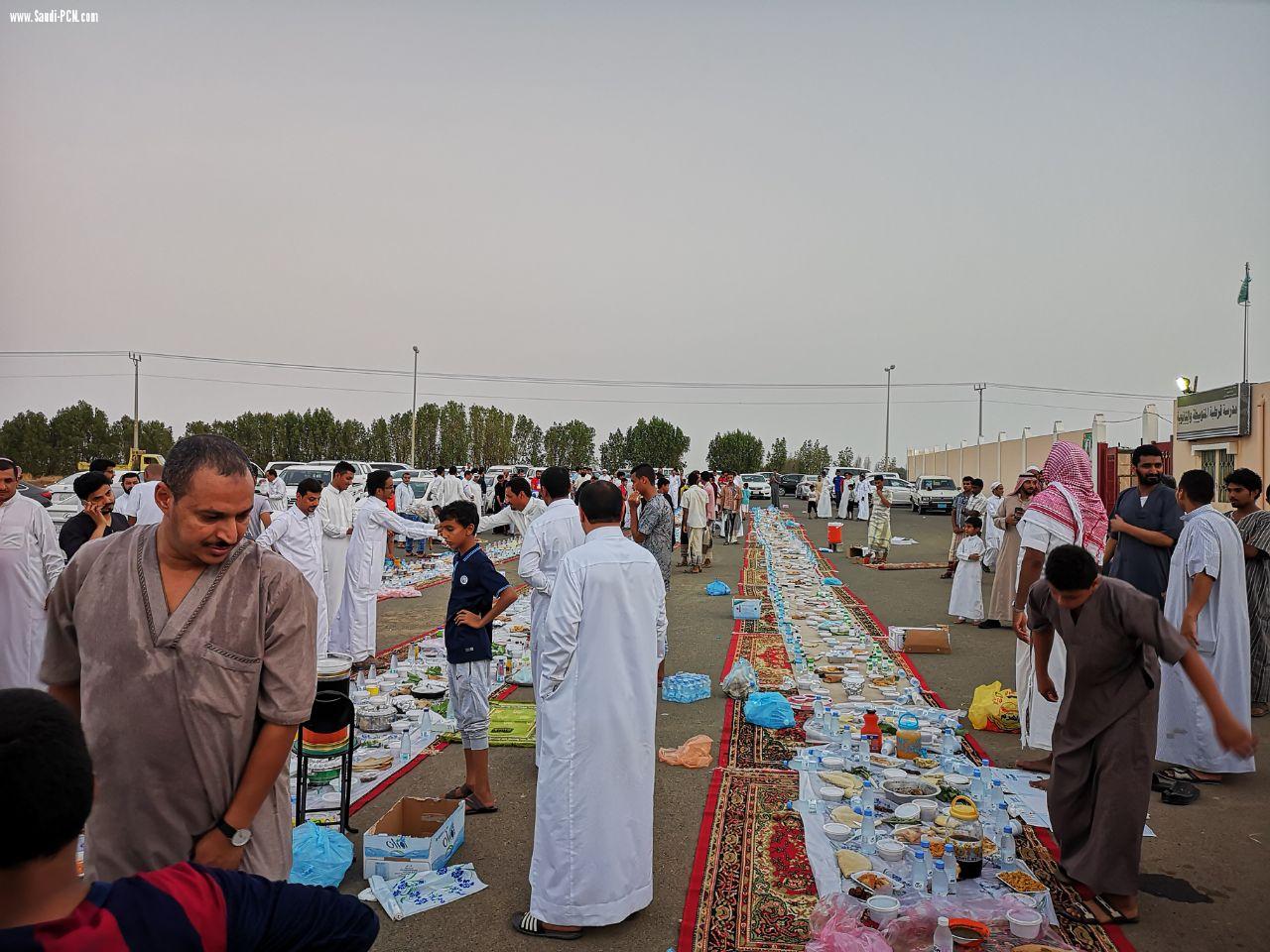 بحضور شيخ الفواده أسرة الشهيد الفود تقيم إفطار جماعي على نية ابنهم الشهيد 