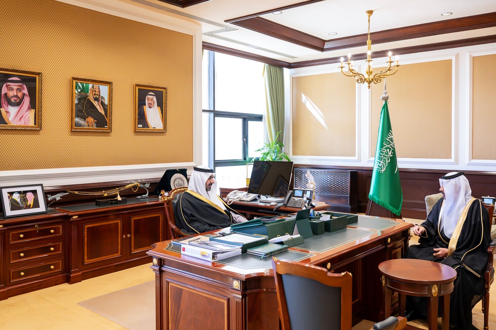 نائب أمير تبوك يطلع على تقرير لأعمال البريد السعودي بالمنطقة   