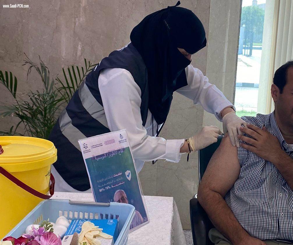 مستشفى الملك فهد التخصصي بتبوك توفر لمراجعيها تطعيمات الإنفلونزا