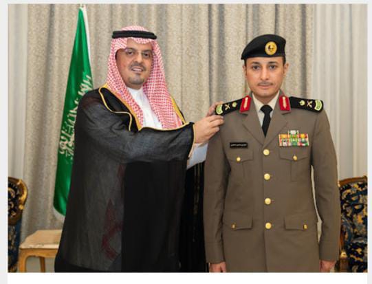 نائب أمير منطقة مكة المكرمة يقلد عدداً من القيادات الأمنية رتبهم الجديدة. 