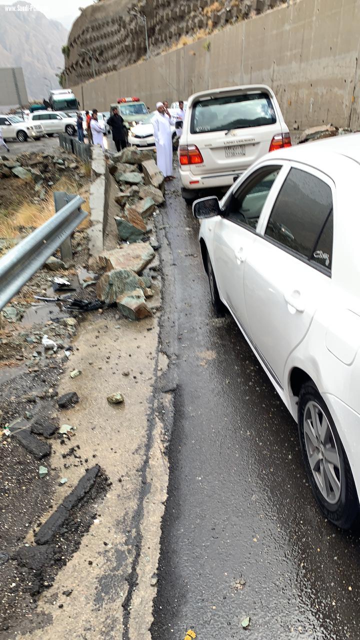 حدوث انهيار بعقبة الملك فهد بالباحة بعد عصر يوم الجمعه .