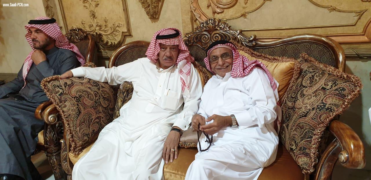 حكيم مكة يحتفل بالزمزمي بمناسبة التمديد له من قبل وزير الحج 