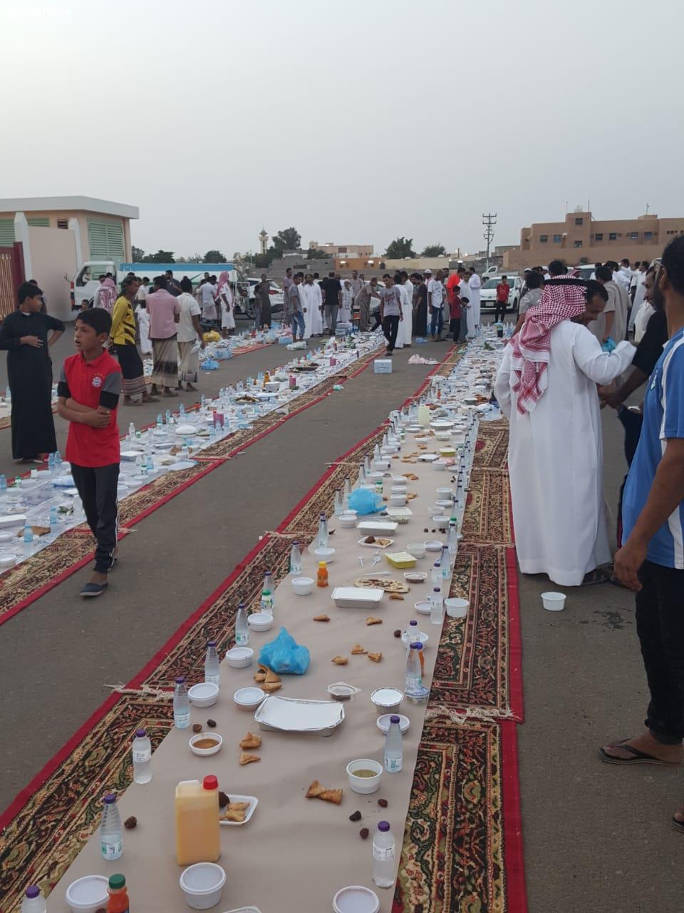 بحضور شيخ الفواده أسرة الشهيد الفود تقيم إفطار جماعي على نية ابنهم الشهيد 