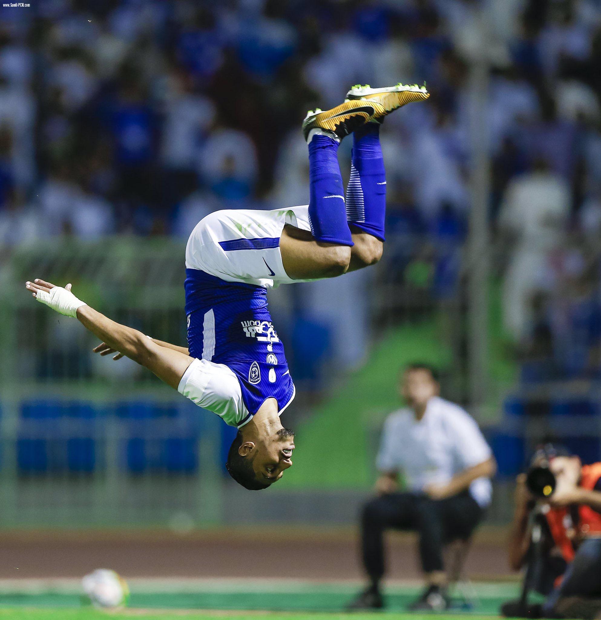 الهلال بثنائية يغتال الأحلام النصراوية