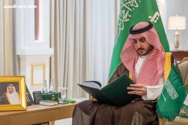 أمير الجوف يتسلّم تقرير الإنجاز السنوي لإدارة جوازات المنطقة 2024