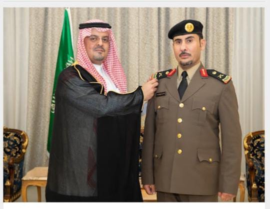 نائب أمير منطقة مكة المكرمة يقلد عدداً من القيادات الأمنية رتبهم الجديدة. 