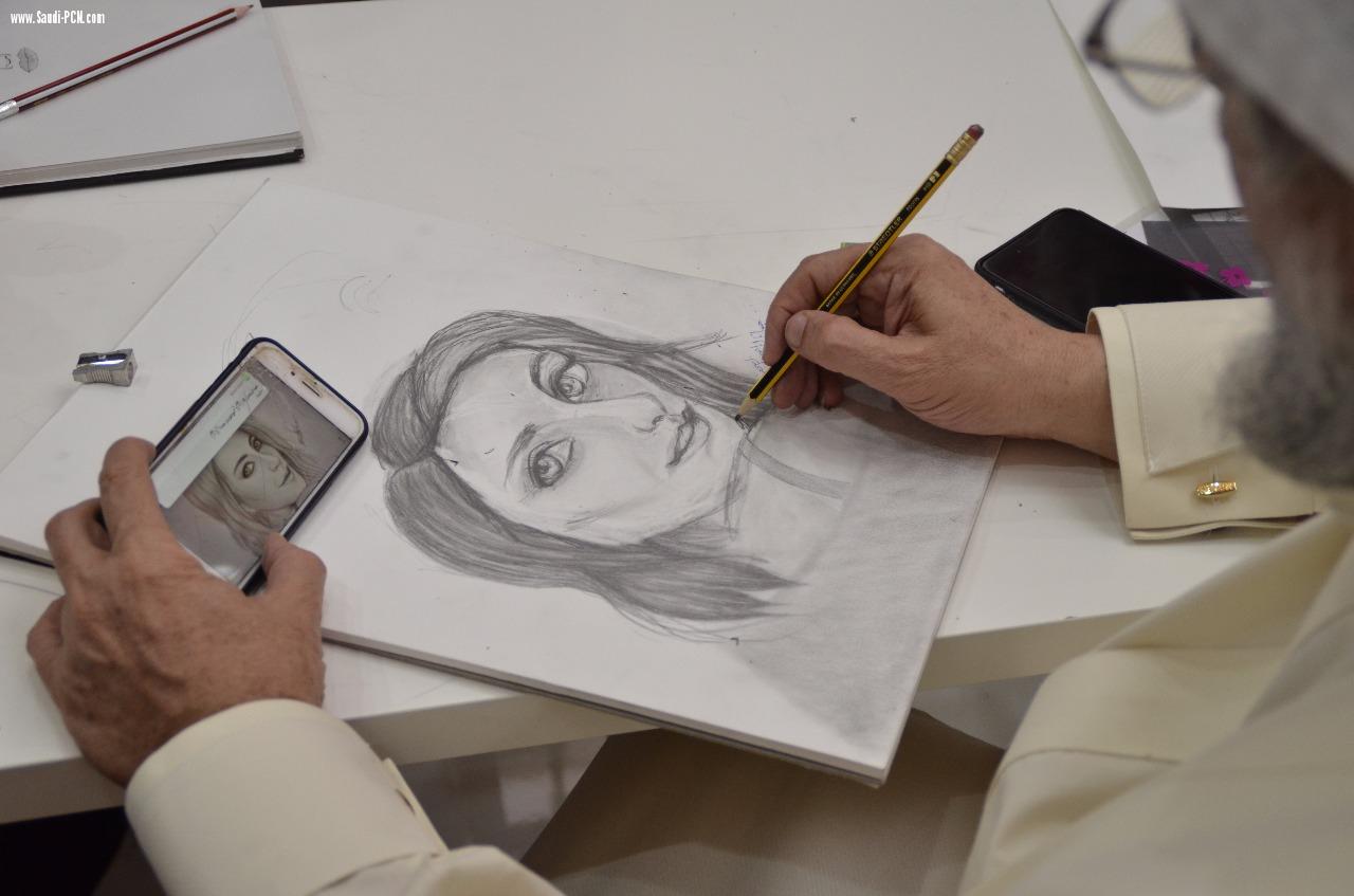 الطفلة جوانا الصحفي تبدع في الفن ولوحاتها تفوز في المعرض المدرسي