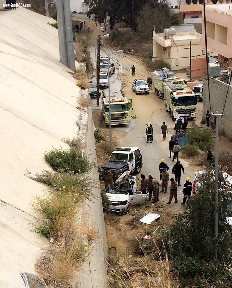 هلال الباحة يسعف شخصين في  حادث انقلاب سيارة بطريق  بلجرشي