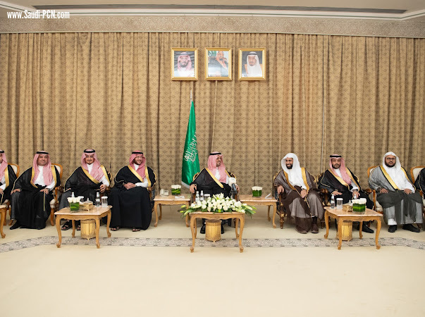 نائب أمير مكة المكرمة يستقبل عددا من المواطنين في قصر الضيافة