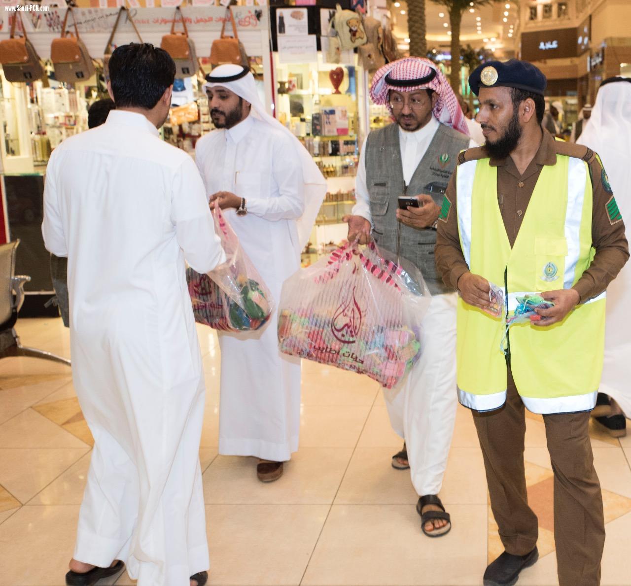 بمشاركة أفراد من مديرية الدفاع المدني   نادي جازان لخدمة المجتمع يطلق حملة كلنا فداء للوطن 