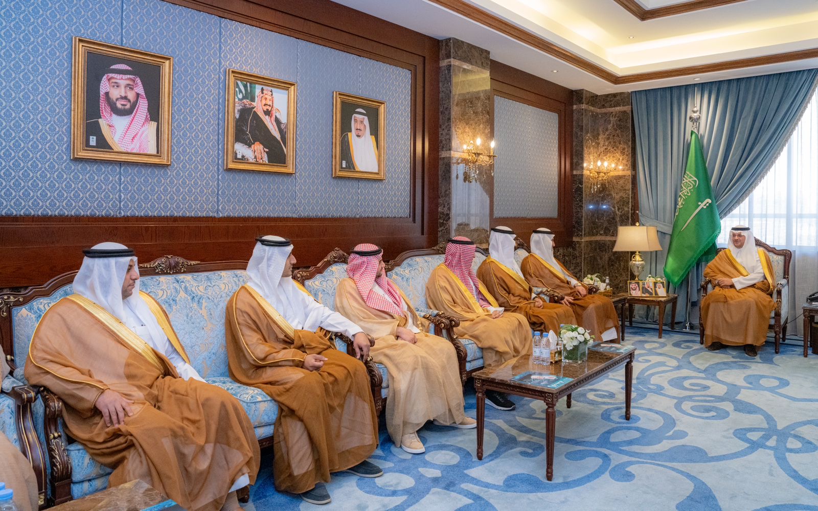سمو الأمير سعود بن طلال يستقبل رئيس وأعضاء مجلس إدارة غرفة الأحساء.