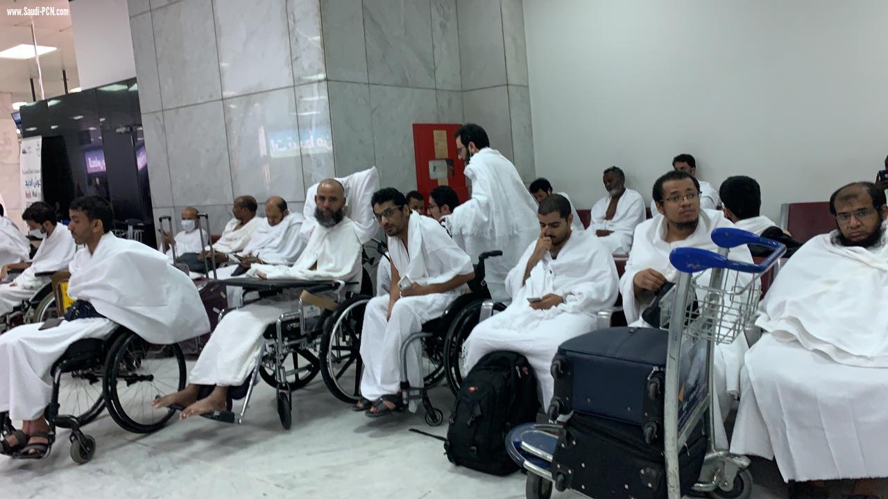 توديع الحجاج من ذوي الاعاقة الحركية من مطار الملك خالد الدولي