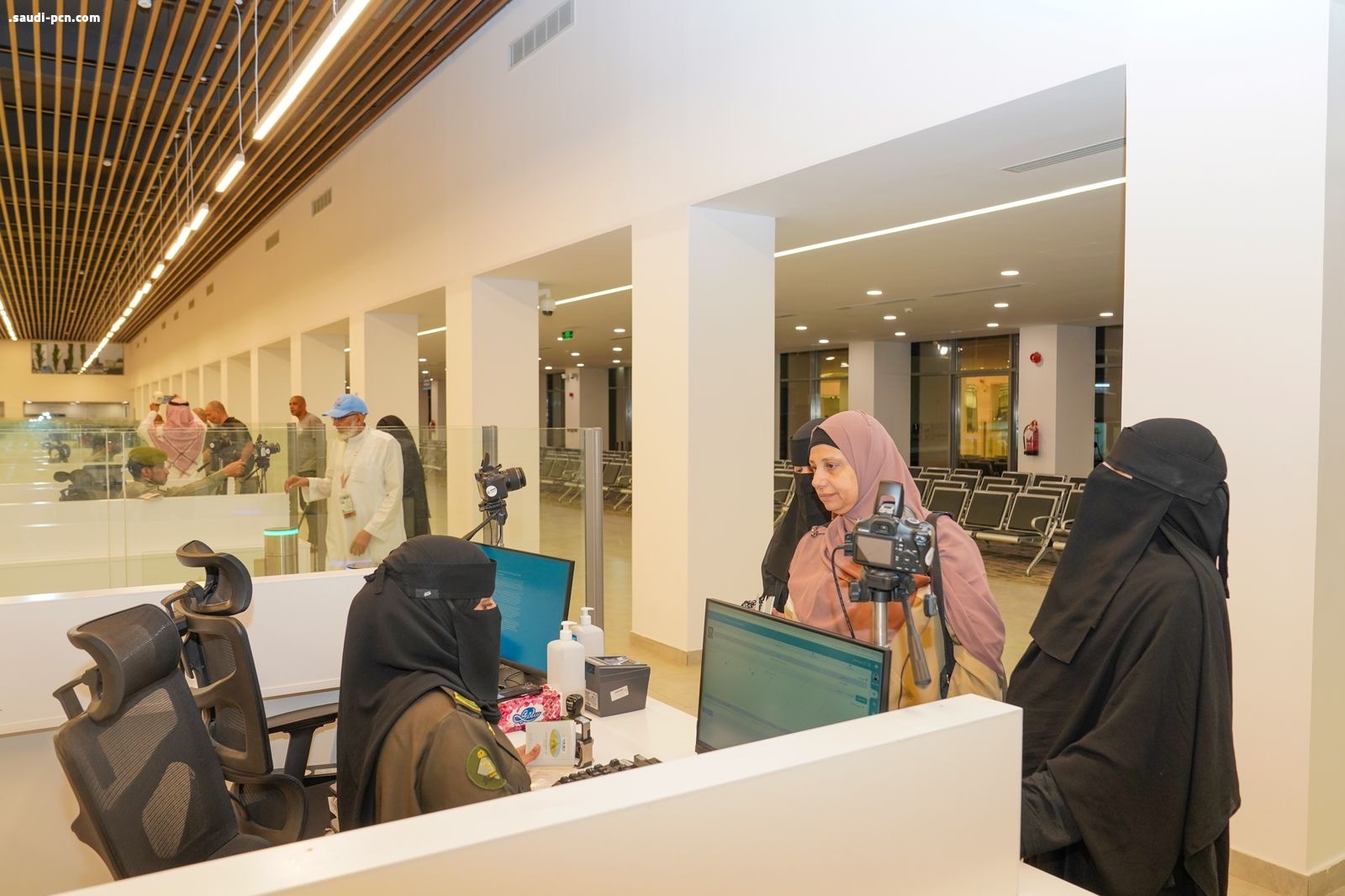 بإشراف ومتابعة أمير منطقة تبوك مدينة الحجاج بحالة عمار تواكب وداع ضيوف الرحمن العائدين إلى أوطانهم   