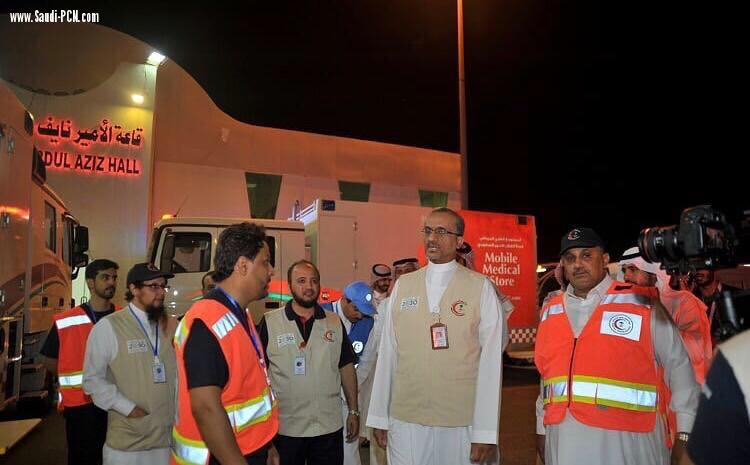 رئيس هيئة الهلال الأحمر يتفقد غرفة العمليات المركزية واسطول  المركبات الاسعافية بالعاصمة المقدسة