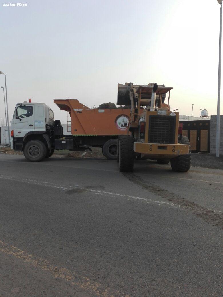 بلدية محافظة ضمد ضمن حملة النظافة العامة وازالة المشوهات البصرية والبيئية