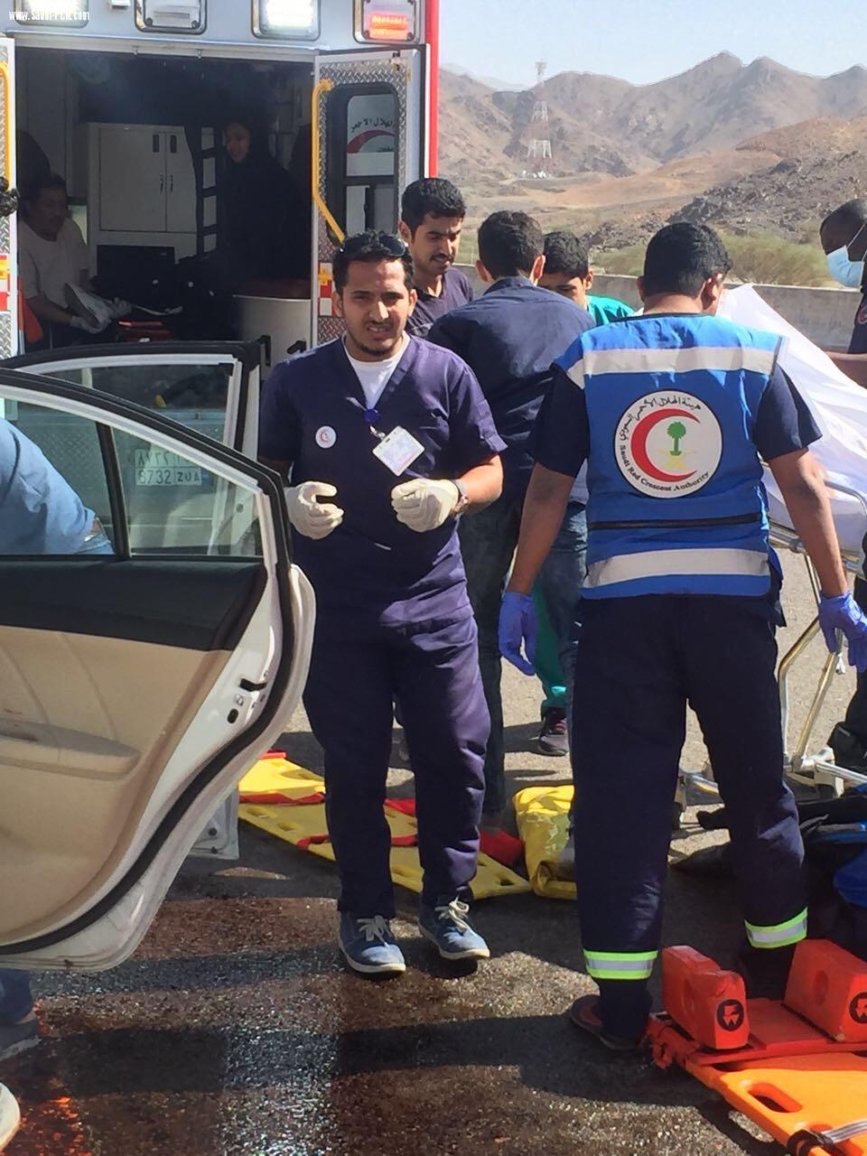 متطوعو الهلال الأحمر بالمدينة يثبتون جدارتهم عند التعامل مع حادث مروري اليوم