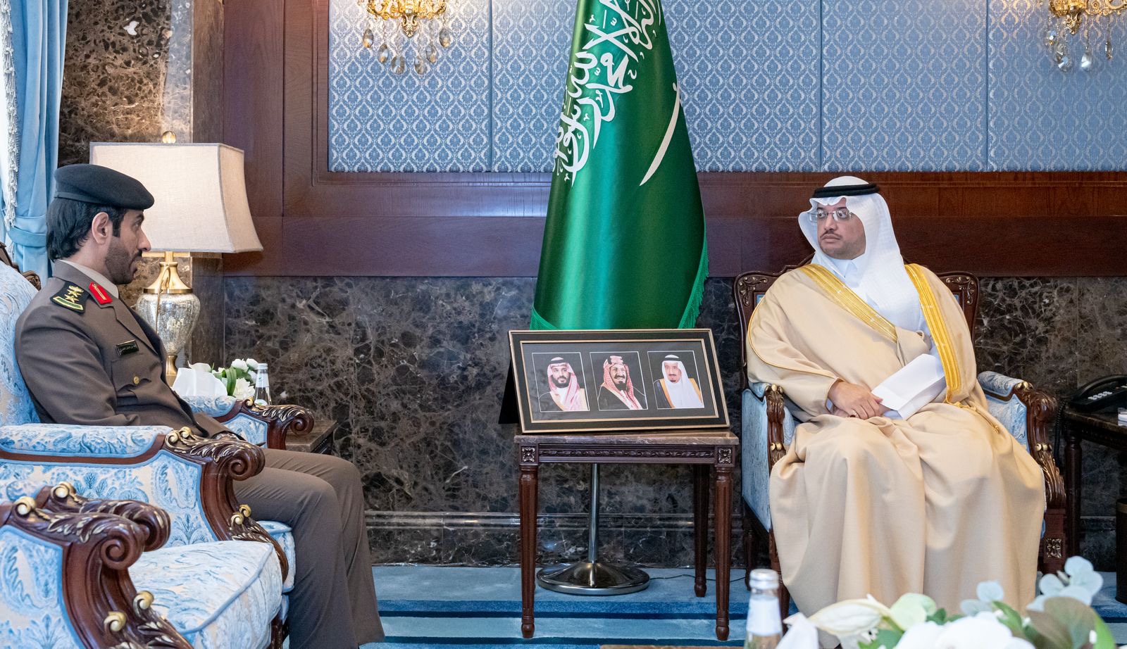 سمو محافظ الأحساء يطّلع على التقرير السنوي لشرطة المحافظة