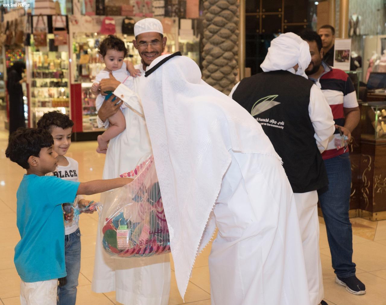 بمشاركة أفراد من مديرية الدفاع المدني   نادي جازان لخدمة المجتمع يطلق حملة كلنا فداء للوطن 