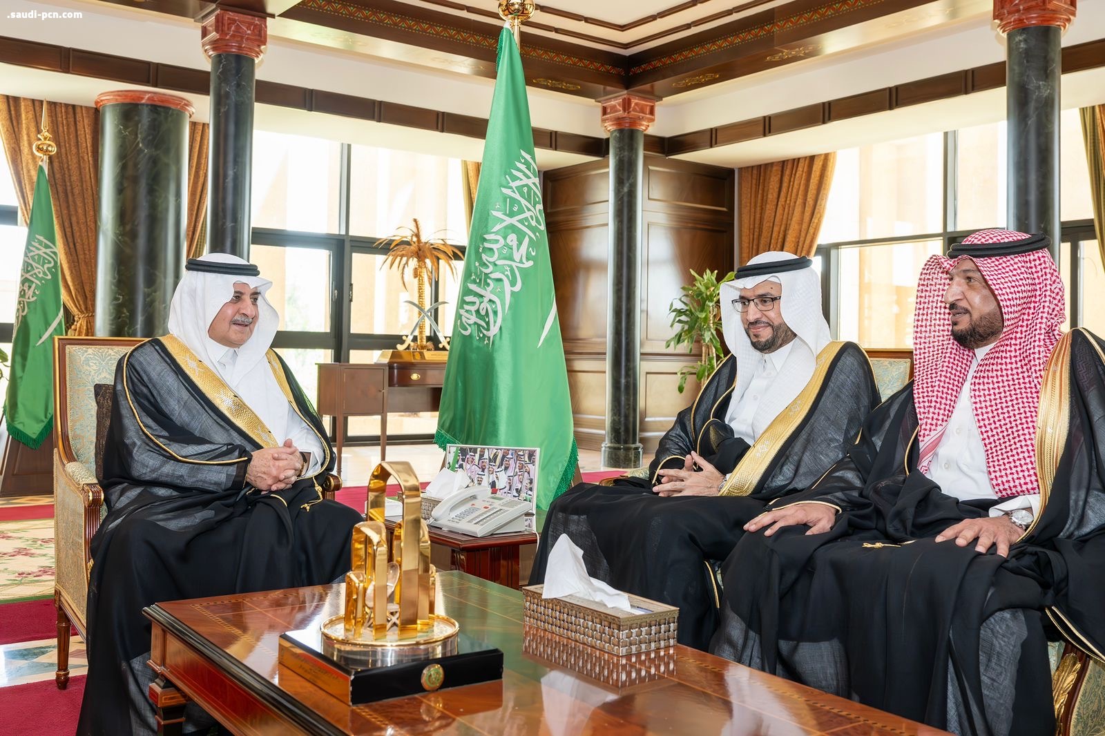 أمير تبوك يستقبل الرئيس التنفيذي لتجمع تبوك الصحي   