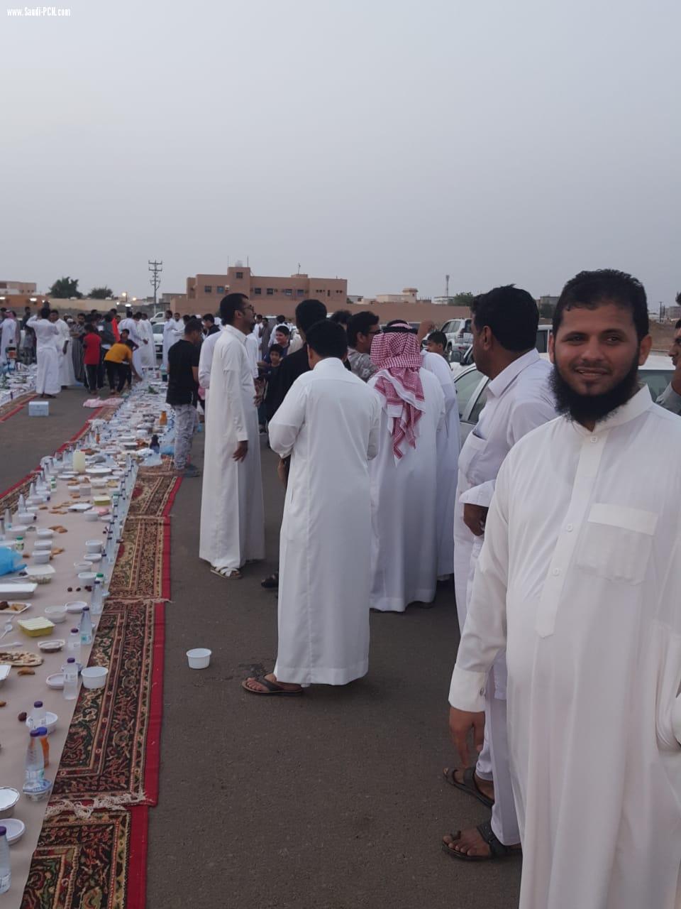 بحضور شيخ الفواده أسرة الشهيد الفود تقيم إفطار جماعي على نية ابنهم الشهيد 