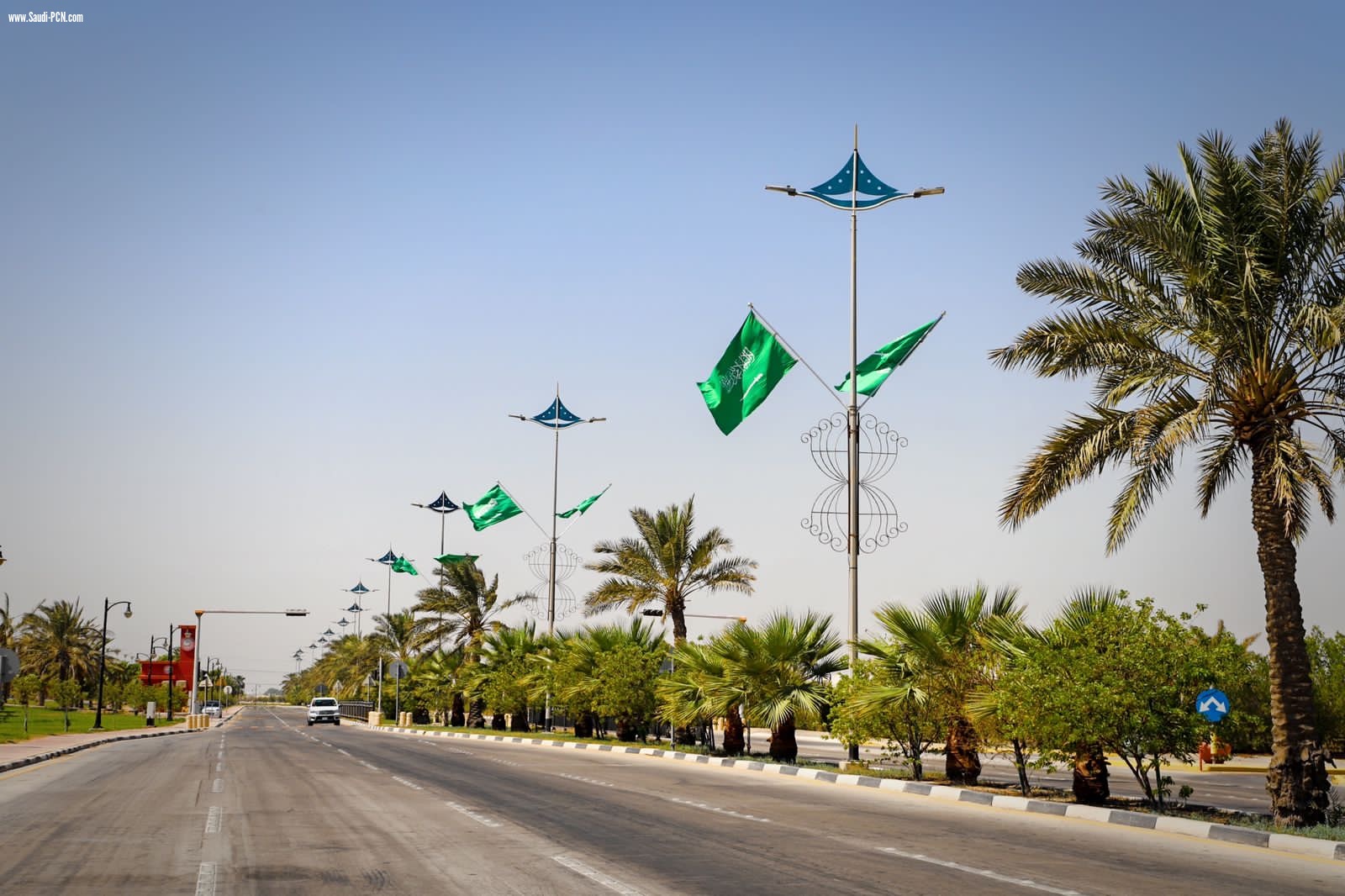رأس تنورة :إضاءات خضراء وأعلام وفعاليات وطنية بمناسبة اليوم الوطني السعودي الـ ٩٣.