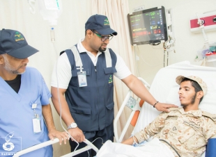 مدير مستشفى أجياد الطوارئ يشارك الموظفين والمرضى فرحة عيد الأضحى لعام 1438