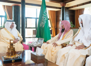 أمير تبوك يستقبل عضو هيئة كبار العلماء الشيخ يوسف بن سعيد