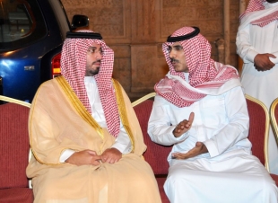 نائب أمير منطقة مكة ووكيل الإمارة يواسيان أسرة العقيد الغامدي في وفاة والده