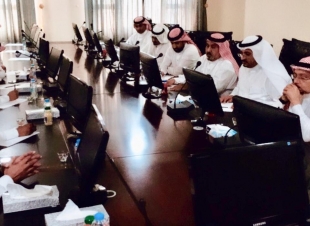 محافظ صبيا يعقد إجتماعه باللجنة السياحية بالمحافظة 