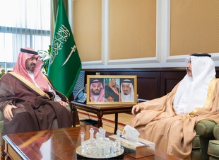 نائب أمير تبوك يثمن جهود البريد السعودي بالمنطقة  