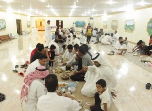 مركز النشاط الإجتماعي بقامرة يقيم إفطار جماعي للاهالي 