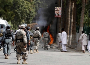 مقتل عشرة أشخاص في انفجار سيارة جنوب شرقي أفغانستان